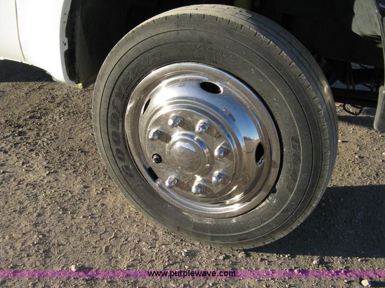 image for item 8047 2000 Ford F550 XL Super Duty dually pickup