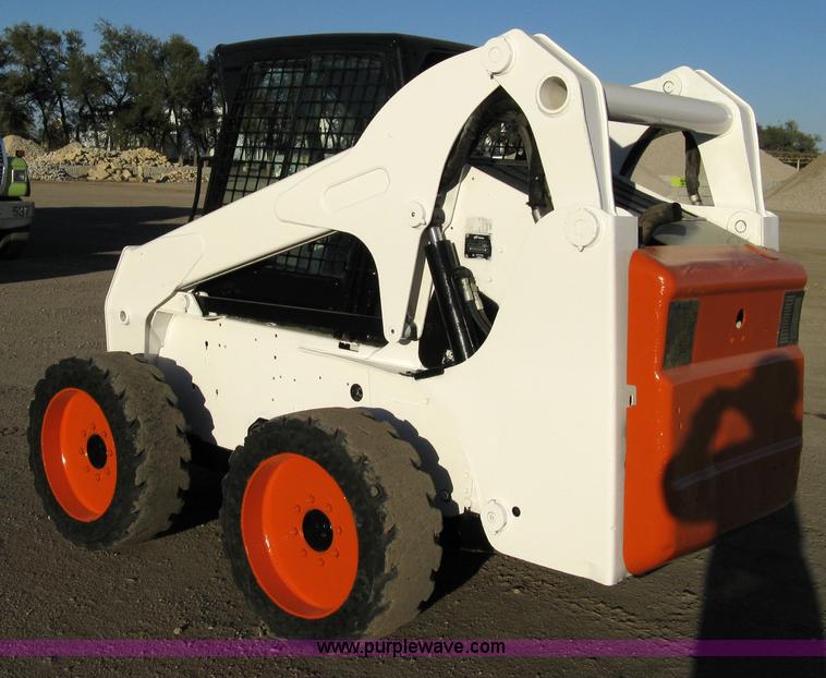 image for item 8048 Bobcat S250 skid steer