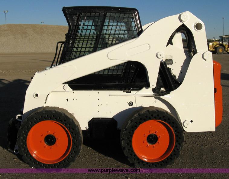 image for item 8048 Bobcat S250 skid steer