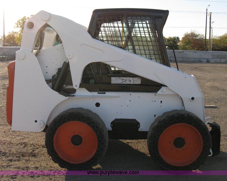 image for item 8048 Bobcat S250 skid steer