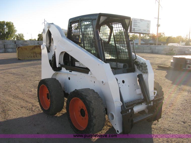 image for item 8048 Bobcat S250 skid steer