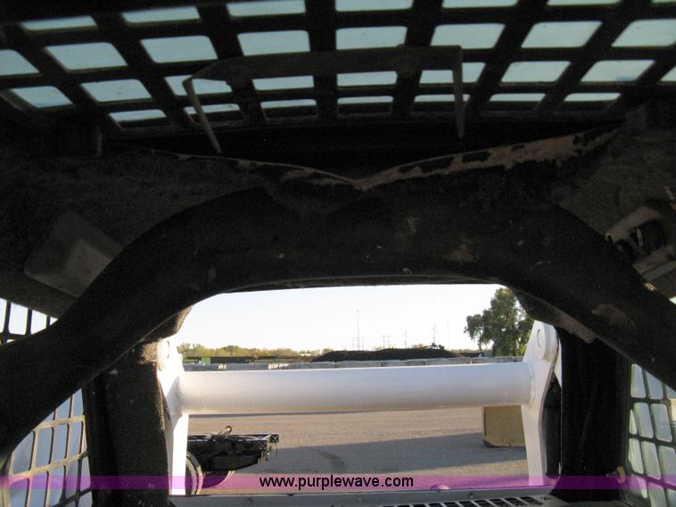 image for item 8048 Bobcat S250 skid steer