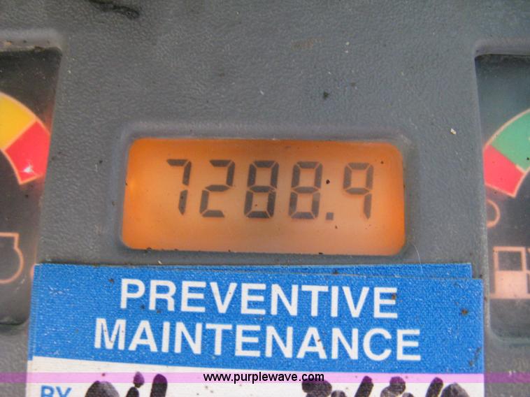 image for item 8048 Bobcat S250 skid steer