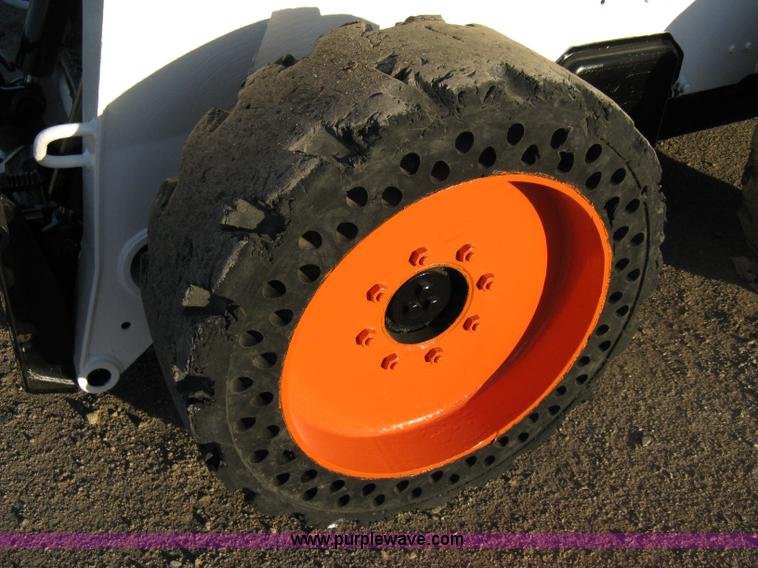 image for item 8048 Bobcat S250 skid steer