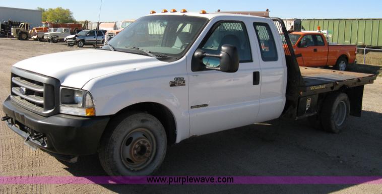 image for item 8052 2002 Ford F350 Super Duty extended cab pickup truck