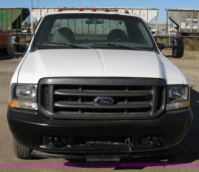 image for item 8052 2002 Ford F350 Super Duty extended cab pickup truck