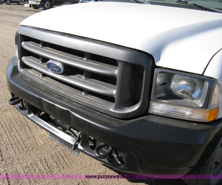 image for item 8052 2002 Ford F350 Super Duty extended cab pickup truck