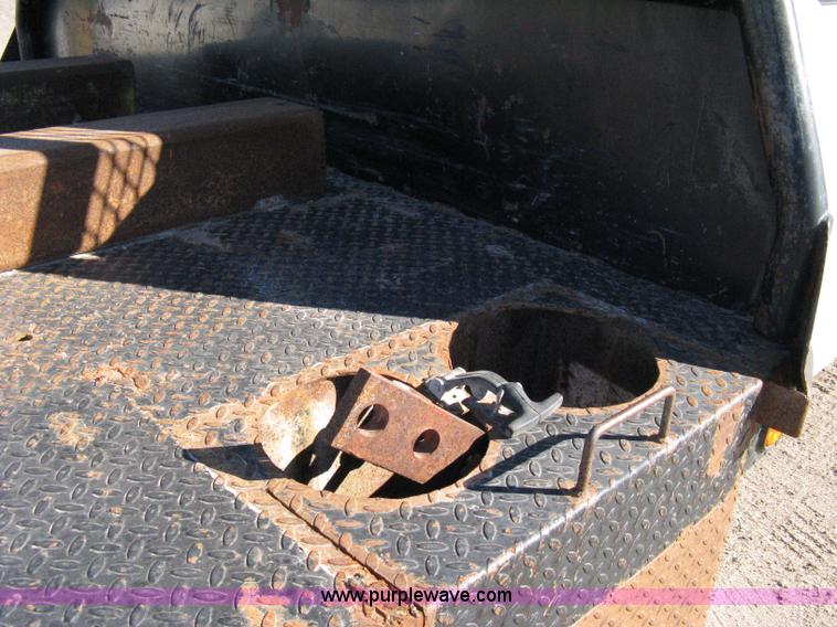 image for item 8052 2002 Ford F350 Super Duty extended cab pickup truck