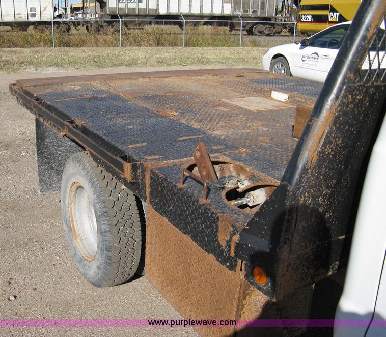 image for item 8052 2002 Ford F350 Super Duty extended cab pickup truck