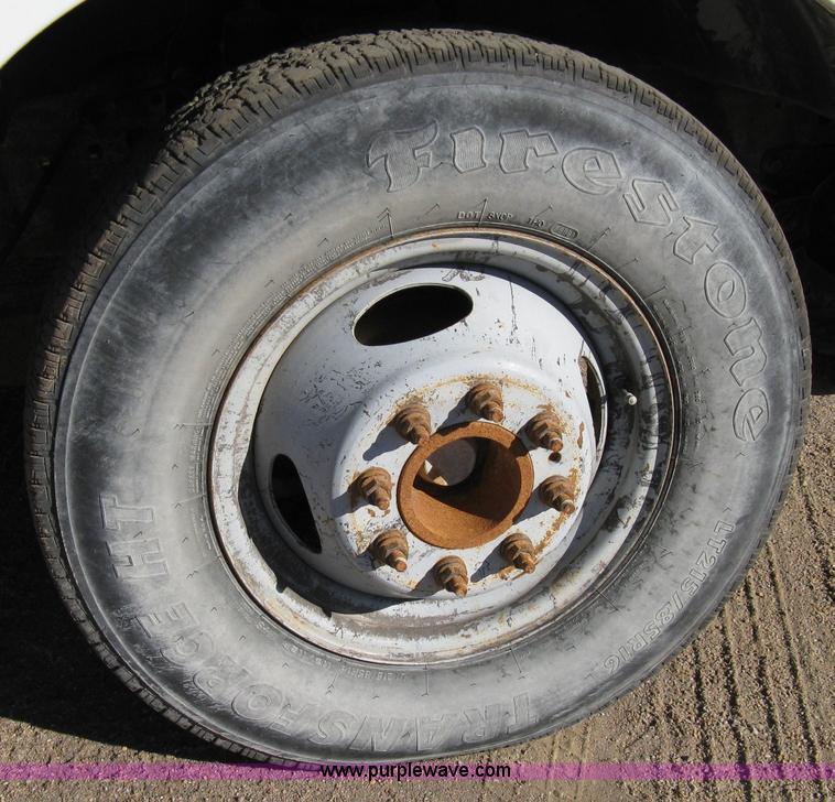 image for item 8052 2002 Ford F350 Super Duty extended cab pickup truck