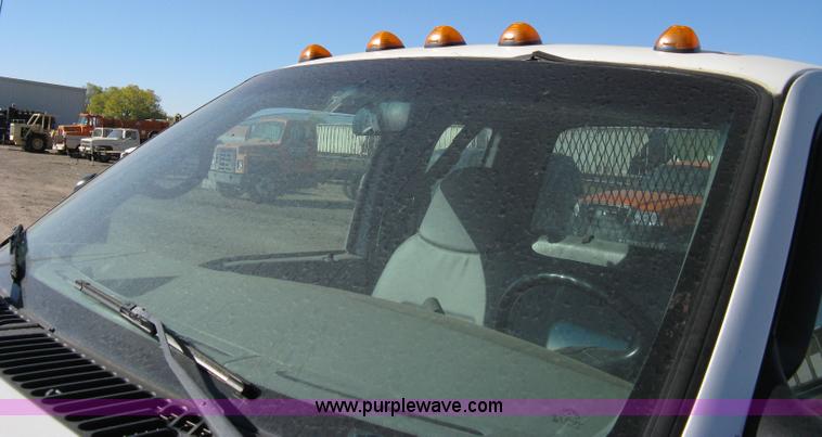 image for item 8052 2002 Ford F350 Super Duty extended cab pickup truck