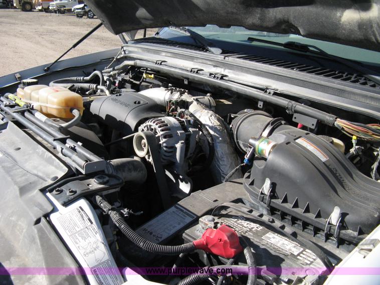 image for item 8052 2002 Ford F350 Super Duty extended cab pickup truck