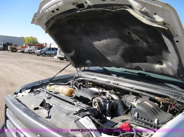 image for item 8052 2002 Ford F350 Super Duty extended cab pickup truck