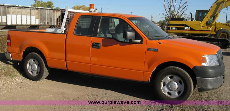 image for item 8053 2005 Ford F150 XL extended cab pickup truck