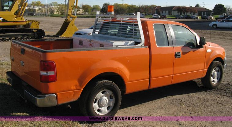 image for item 8053 2005 Ford F150 XL extended cab pickup truck