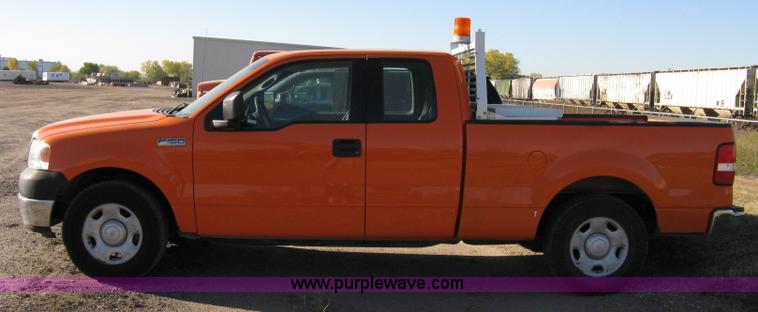 image for item 8053 2005 Ford F150 XL extended cab pickup truck