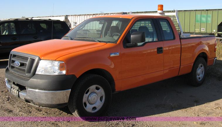 image for item 8053 2005 Ford F150 XL extended cab pickup truck