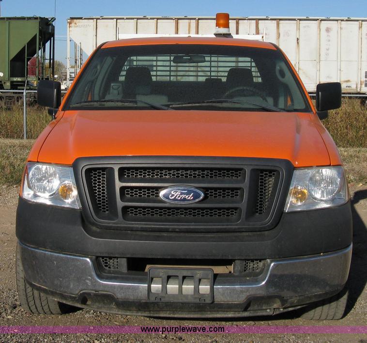 image for item 8053 2005 Ford F150 XL extended cab pickup truck