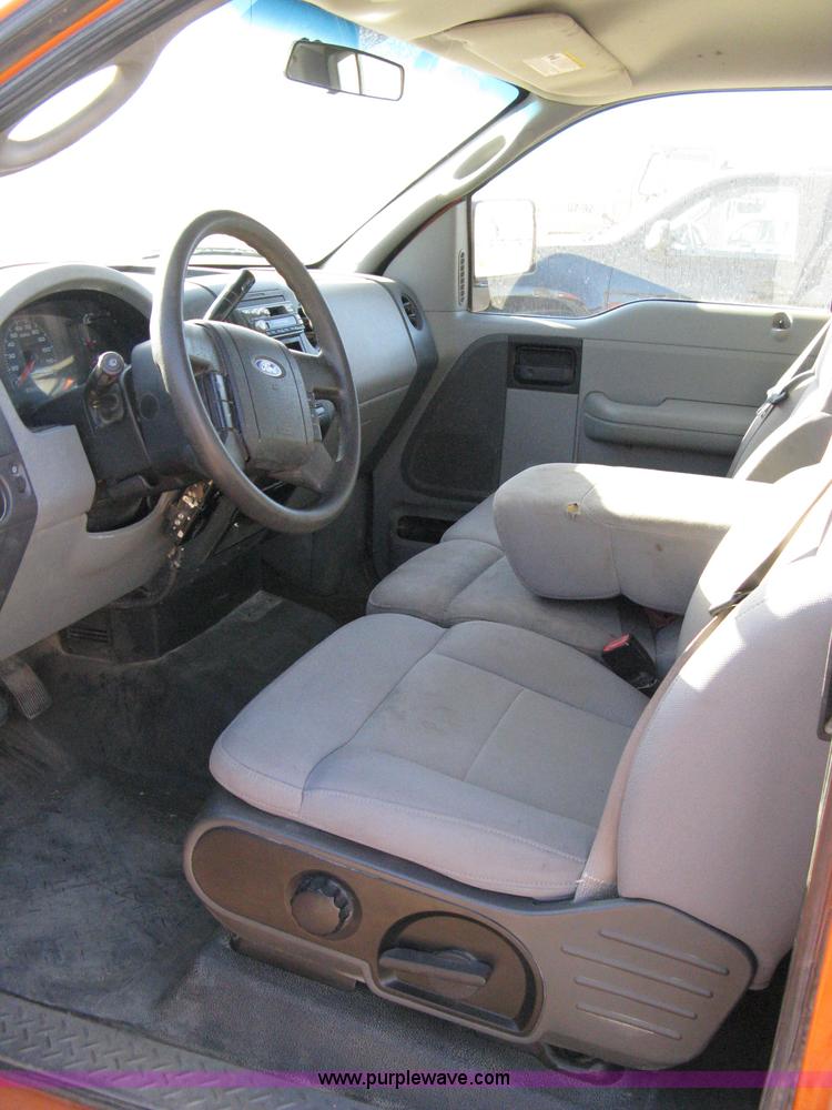 image for item 8053 2005 Ford F150 XL extended cab pickup truck