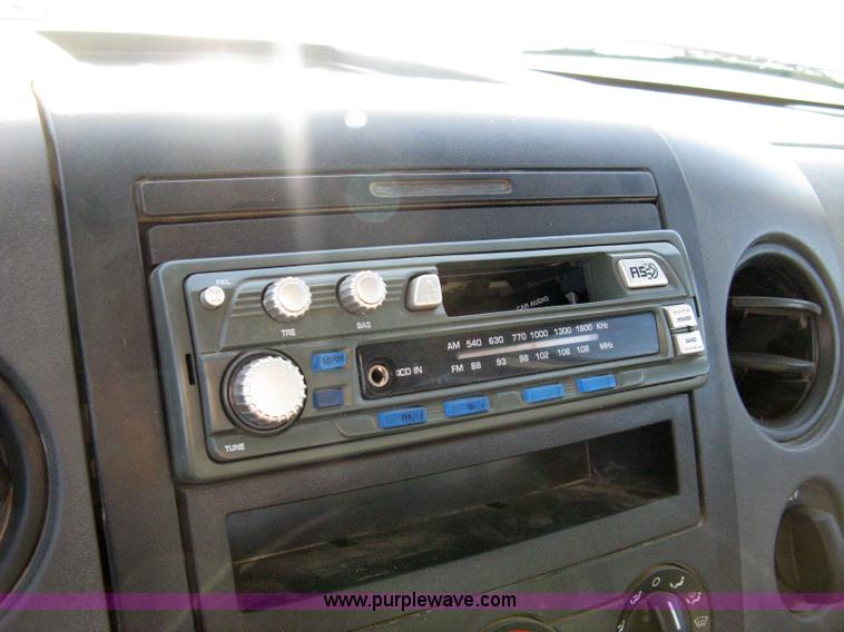 image for item 8053 2005 Ford F150 XL extended cab pickup truck