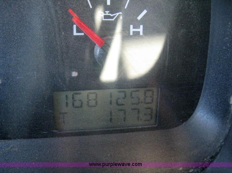 image for item 8053 2005 Ford F150 XL extended cab pickup truck