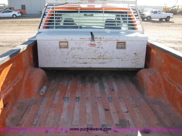 image for item 8053 2005 Ford F150 XL extended cab pickup truck