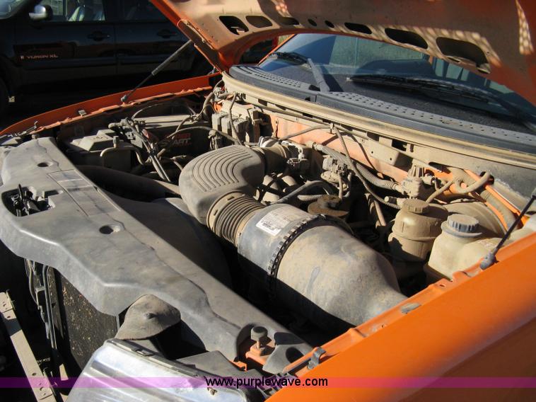 image for item 8053 2005 Ford F150 XL extended cab pickup truck