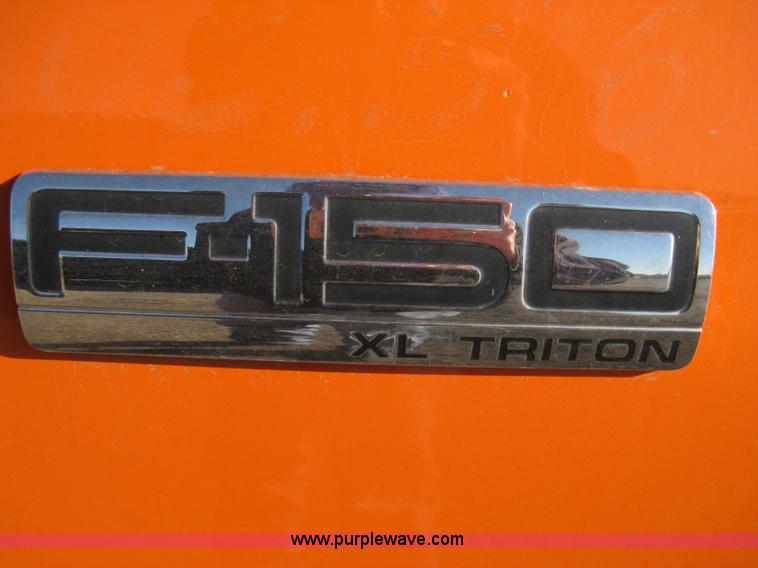 image for item 8053 2005 Ford F150 XL extended cab pickup truck