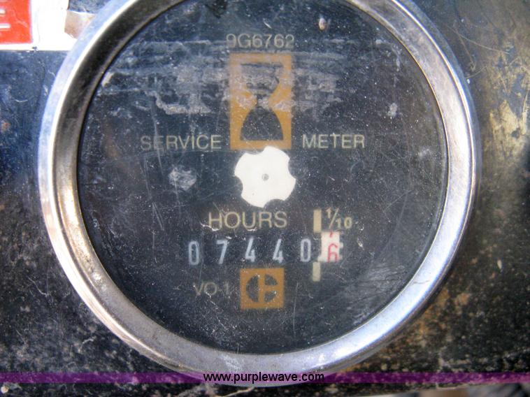 image for item 8055 1988 International S1654 cab and chassis