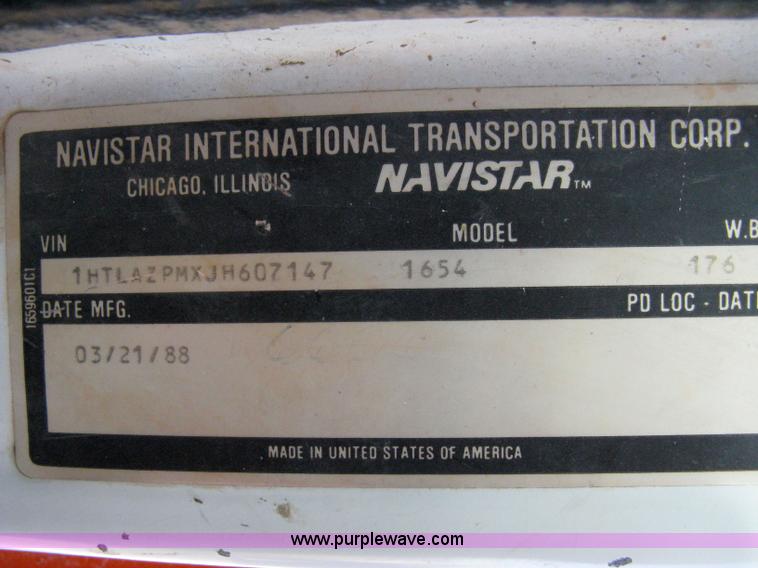 image for item 8055 1988 International S1654 cab and chassis