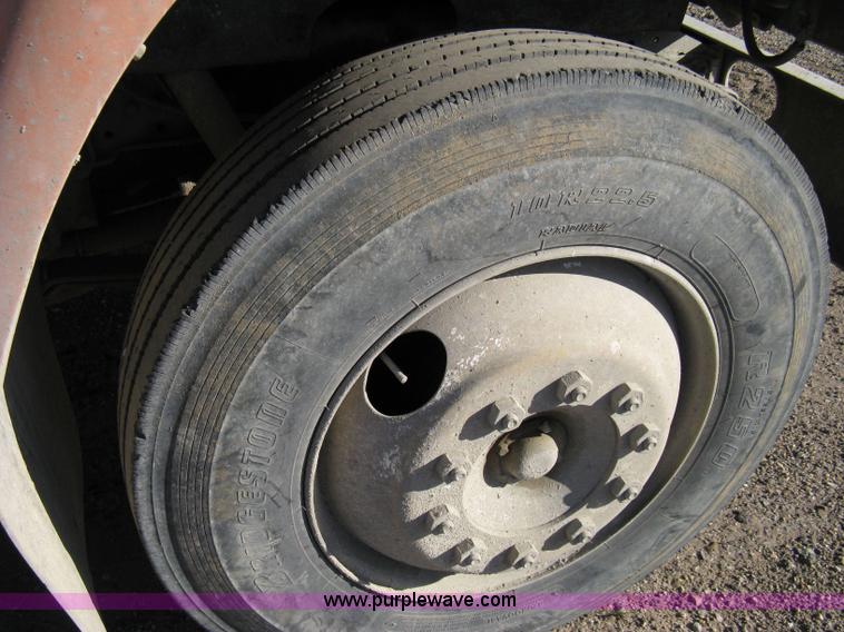 image for item 8055 1988 International S1654 cab and chassis