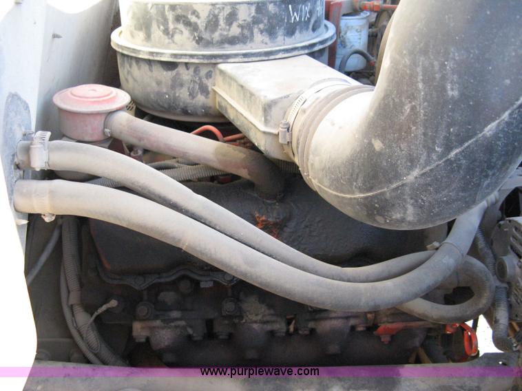 image for item 8055 1988 International S1654 cab and chassis