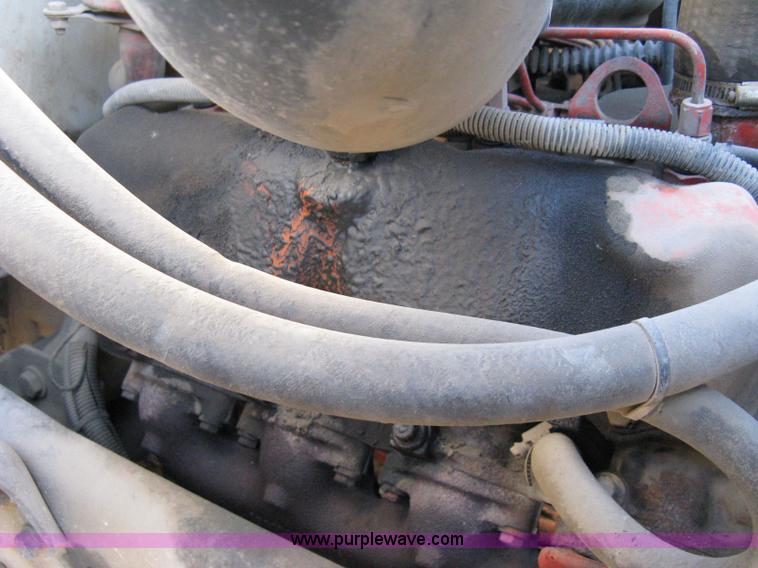 image for item 8055 1988 International S1654 cab and chassis