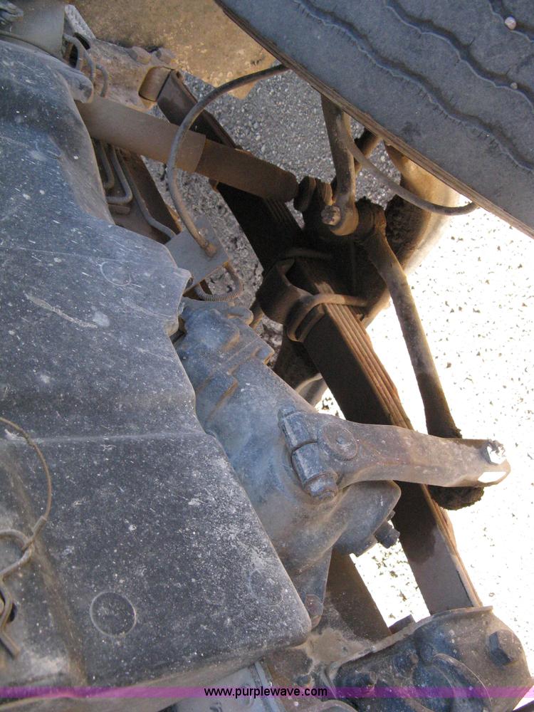 image for item 8055 1988 International S1654 cab and chassis