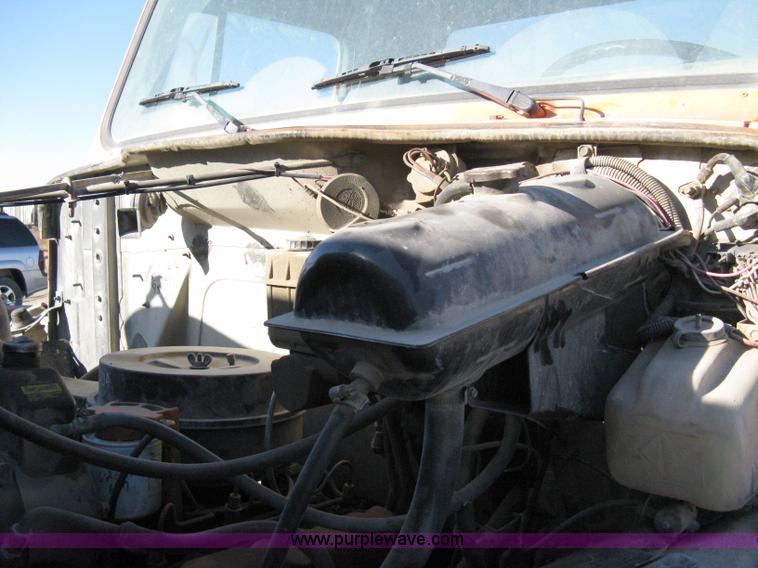 image for item 8055 1988 International S1654 cab and chassis