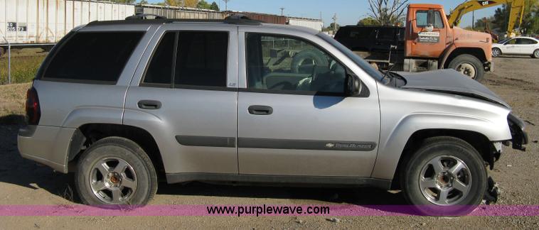 image for item 8056 2004 Chevrolet Trailblazer LS