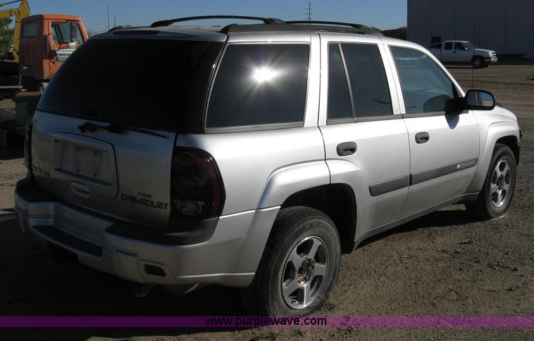 image for item 8056 2004 Chevrolet Trailblazer LS