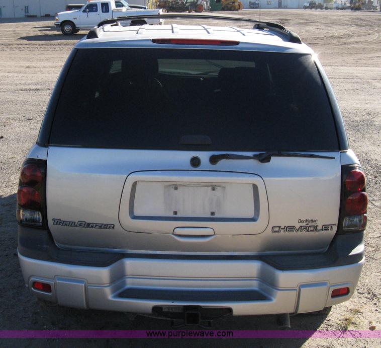 image for item 8056 2004 Chevrolet Trailblazer LS