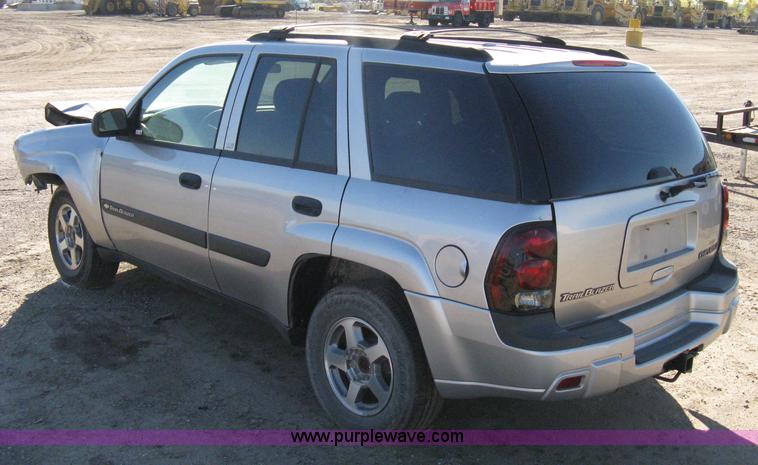 image for item 8056 2004 Chevrolet Trailblazer LS