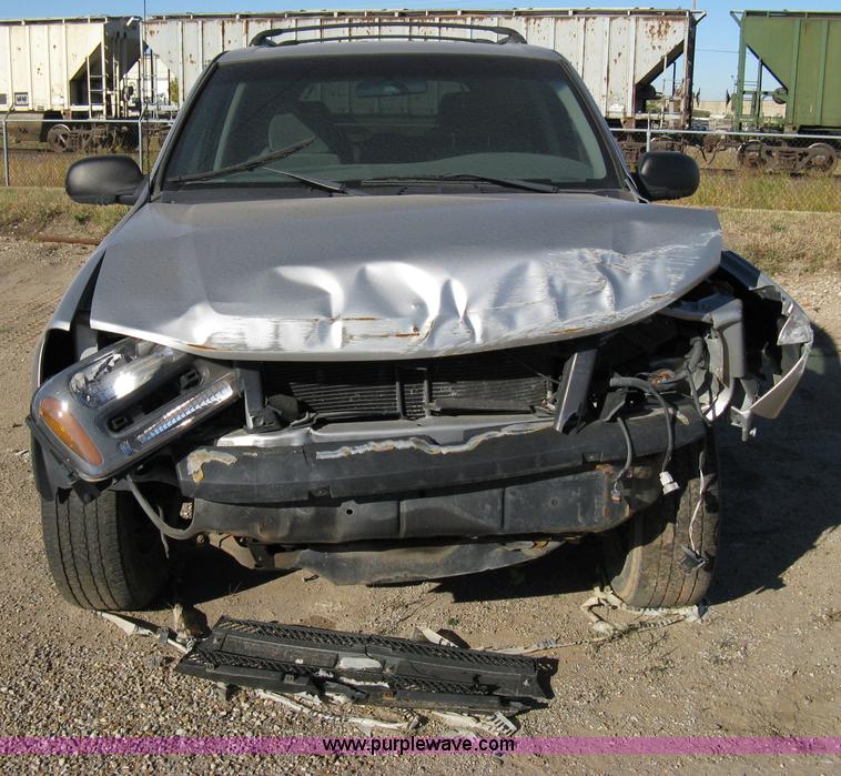 image for item 8056 2004 Chevrolet Trailblazer LS