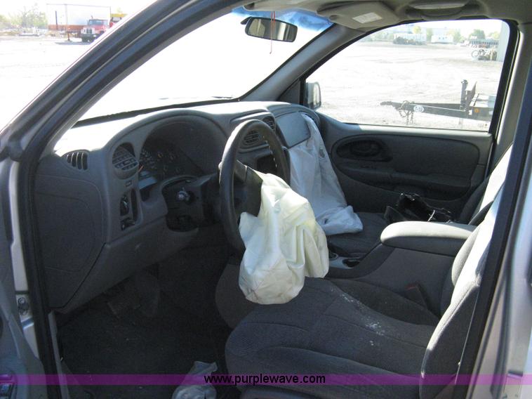 image for item 8056 2004 Chevrolet Trailblazer LS