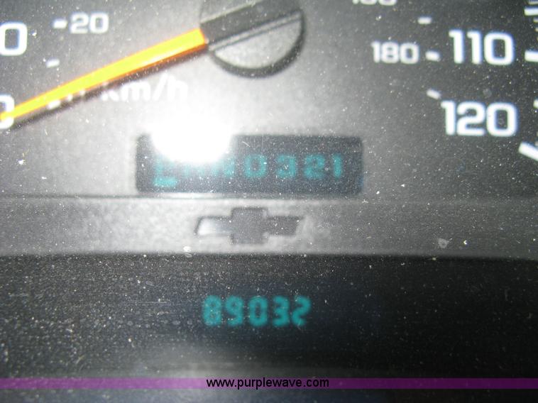 image for item 8056 2004 Chevrolet Trailblazer LS