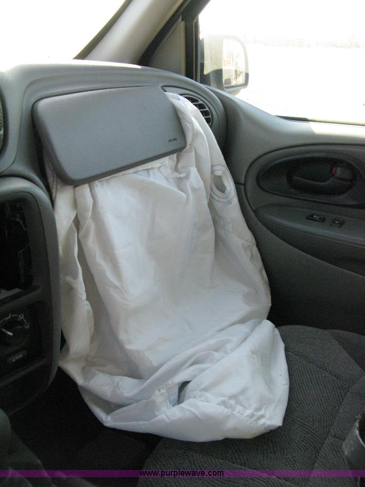 image for item 8056 2004 Chevrolet Trailblazer LS