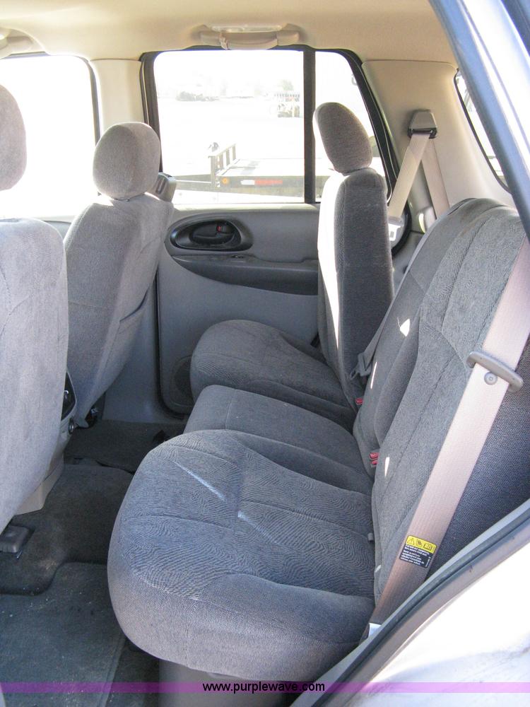 image for item 8056 2004 Chevrolet Trailblazer LS