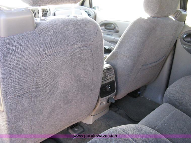 image for item 8056 2004 Chevrolet Trailblazer LS