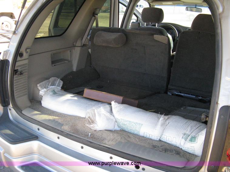 image for item 8056 2004 Chevrolet Trailblazer LS