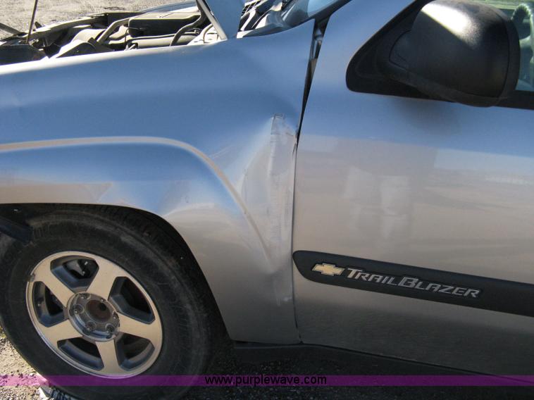 image for item 8056 2004 Chevrolet Trailblazer LS