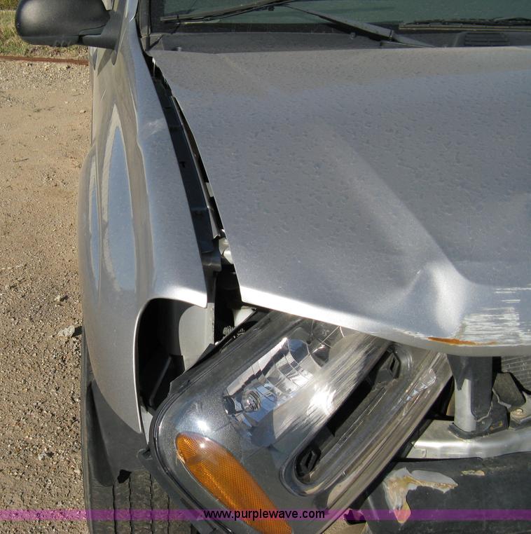 image for item 8056 2004 Chevrolet Trailblazer LS