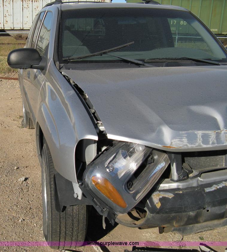 image for item 8056 2004 Chevrolet Trailblazer LS