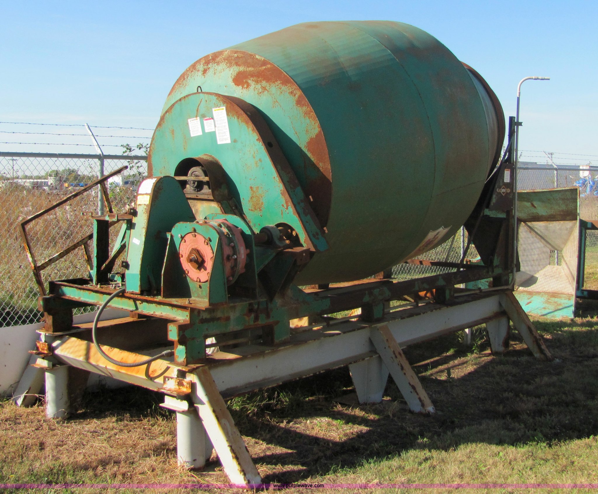 Doyle fertilizer blender in El Dorado, KS Item 6565 sold Purple Wave